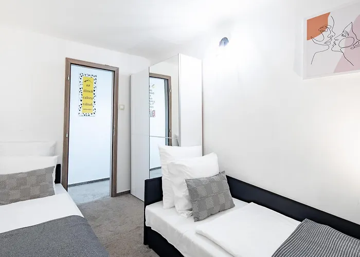 Ultra - Quiet Sleep Apartman *